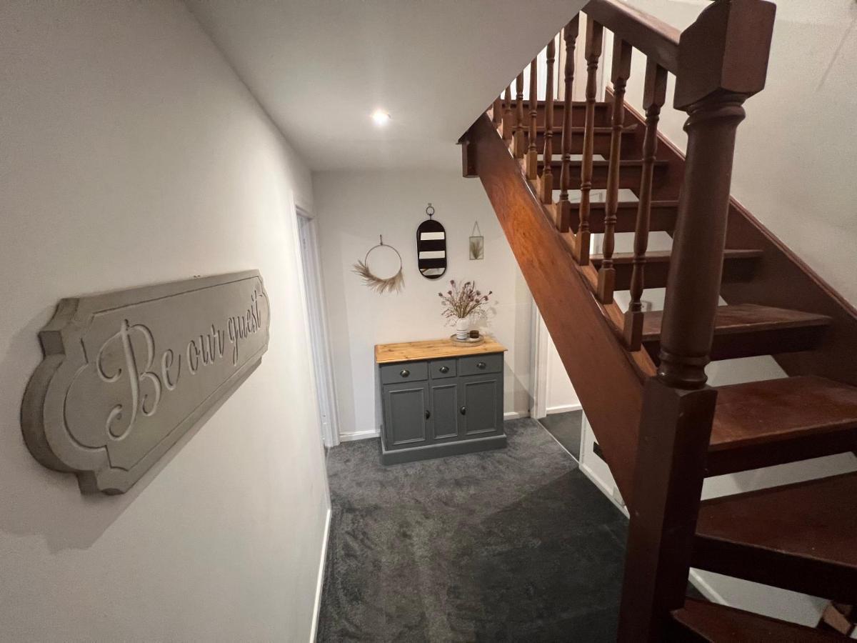 House Sleeps 8. 2Bedrooms & Sofa Beds In Sitting Room Бат Екстериор снимка